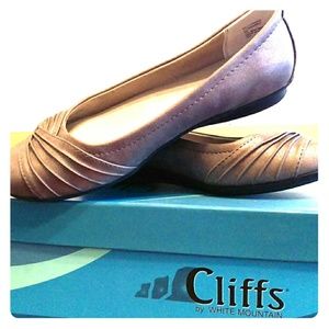 Women's size 8 metallic gray flats